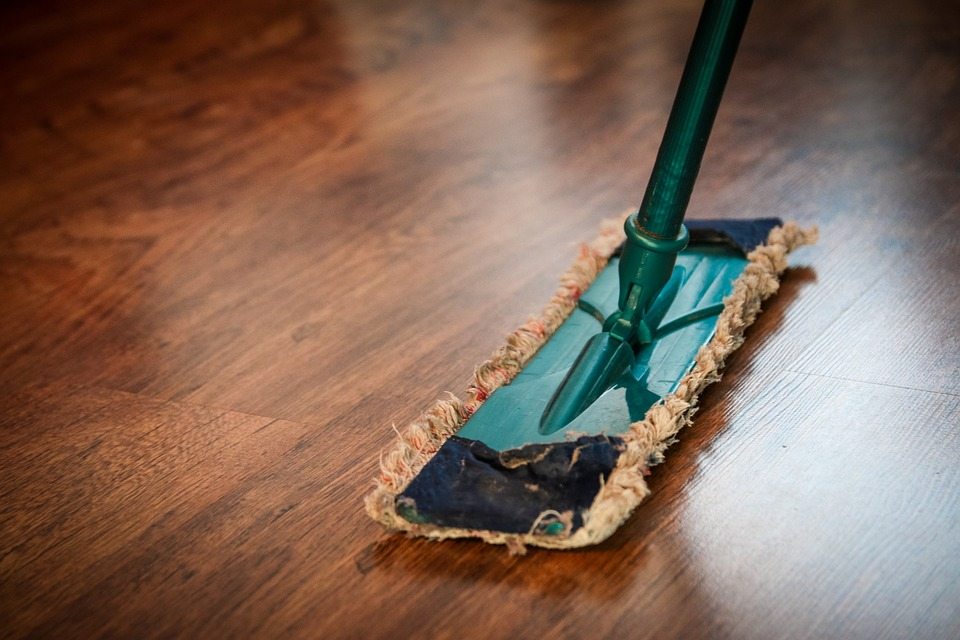 limpieza-suelo-laminado