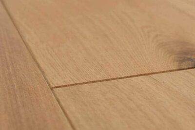 parquet en espiga de madera natural